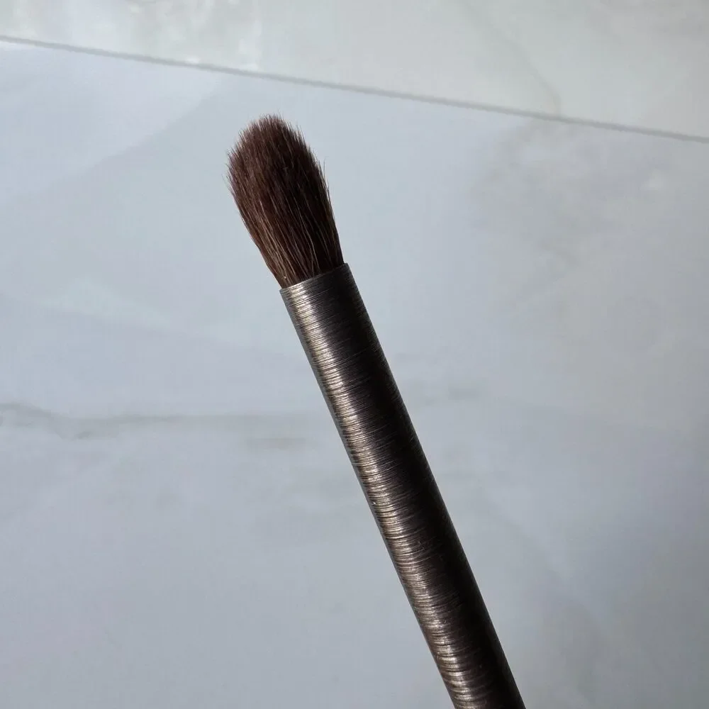 NWOT Urban Decay Tapered Blending Eye Brush - E209 - Excellent condition
